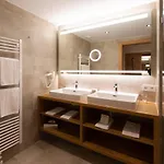 מלון Olympia-relax-hotel Leonhard Stock 4*